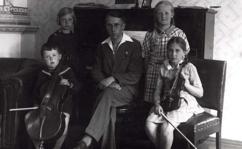 Esimene ansambel Viljandis, kevad 1937.